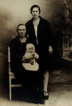 Vasilija Petrovic, Radmila Mladenovic i Mirjana Niketic, ~1928.