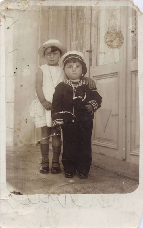 Mirjanom i Konstantinom D. Niketić, ~1932.